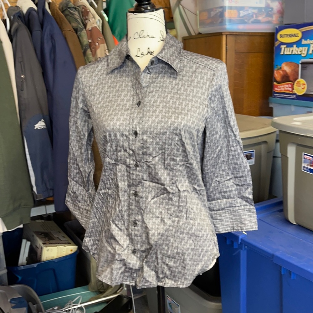 New York & Company 3/4 sleeve dress shirt Size M